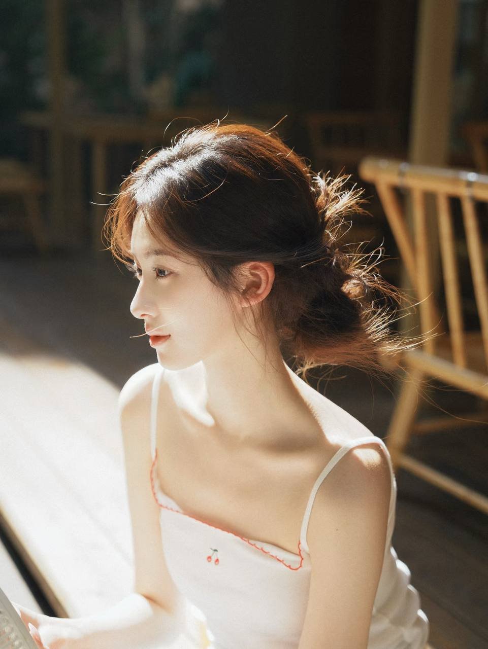 包养女生优缺点评价：现代社会中的复杂情感关系