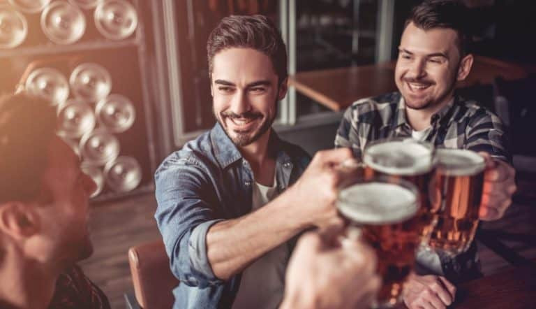 兄弟情谊优先？该摒弃“Bros Before Hoes”的陈旧观念